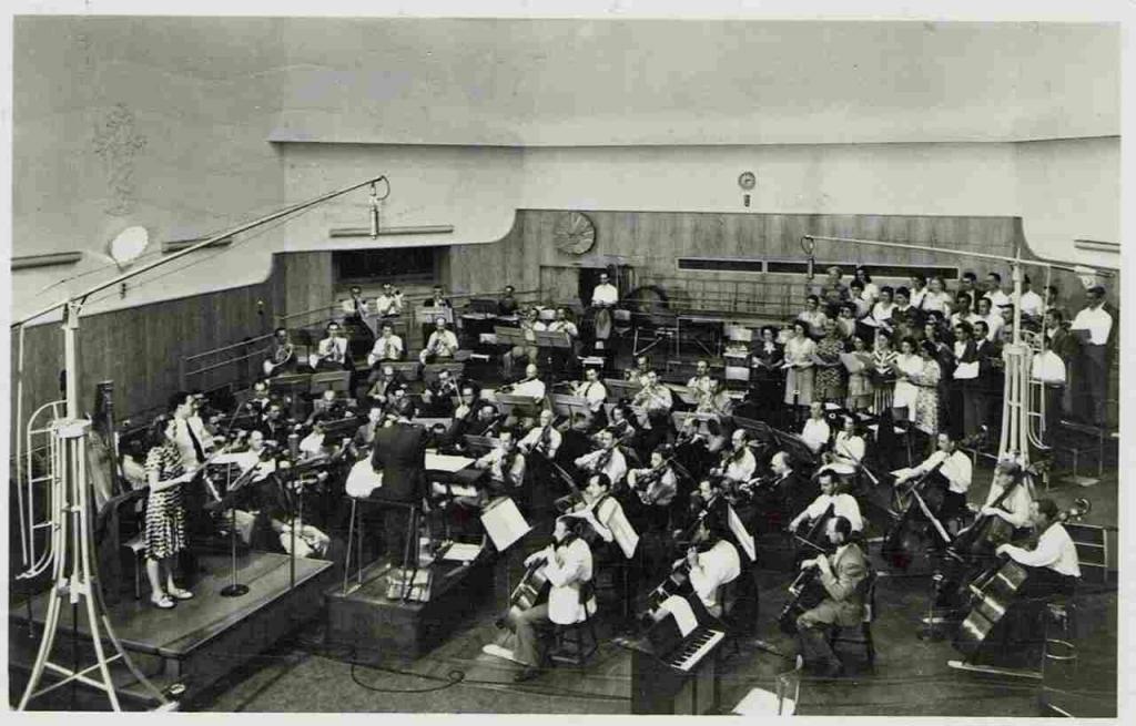 KRO+1951+Uitzending+van+orkest%2C+koor+en+solisten+in+Studio+1+serie+IV+no+17