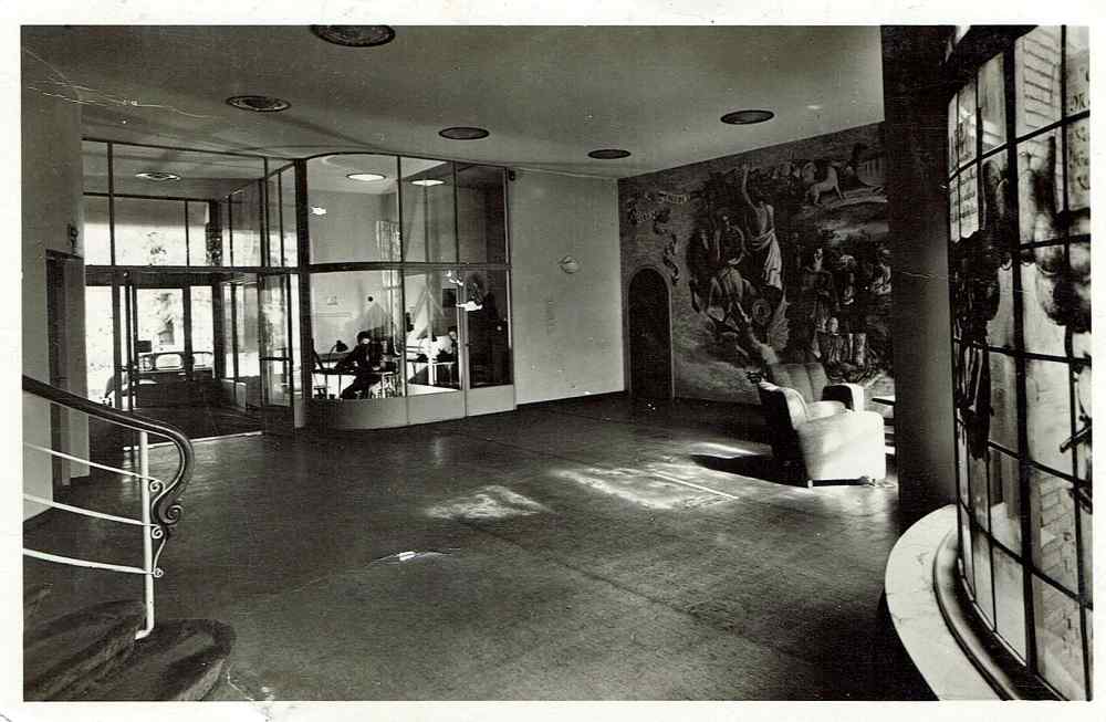 KRO+1948+De+hoofdingang+met+portiersloge+en+telefooncentrale+Serie+II+no+6